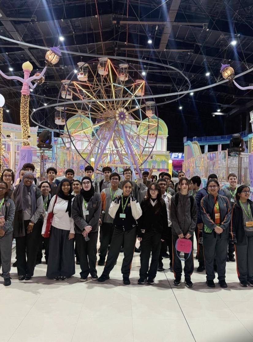 صورة تذكارية جمعت منتسبي بست باديز قطر من مدرسة بيرلينغ سيزون في ختام برنامج الرحلة 