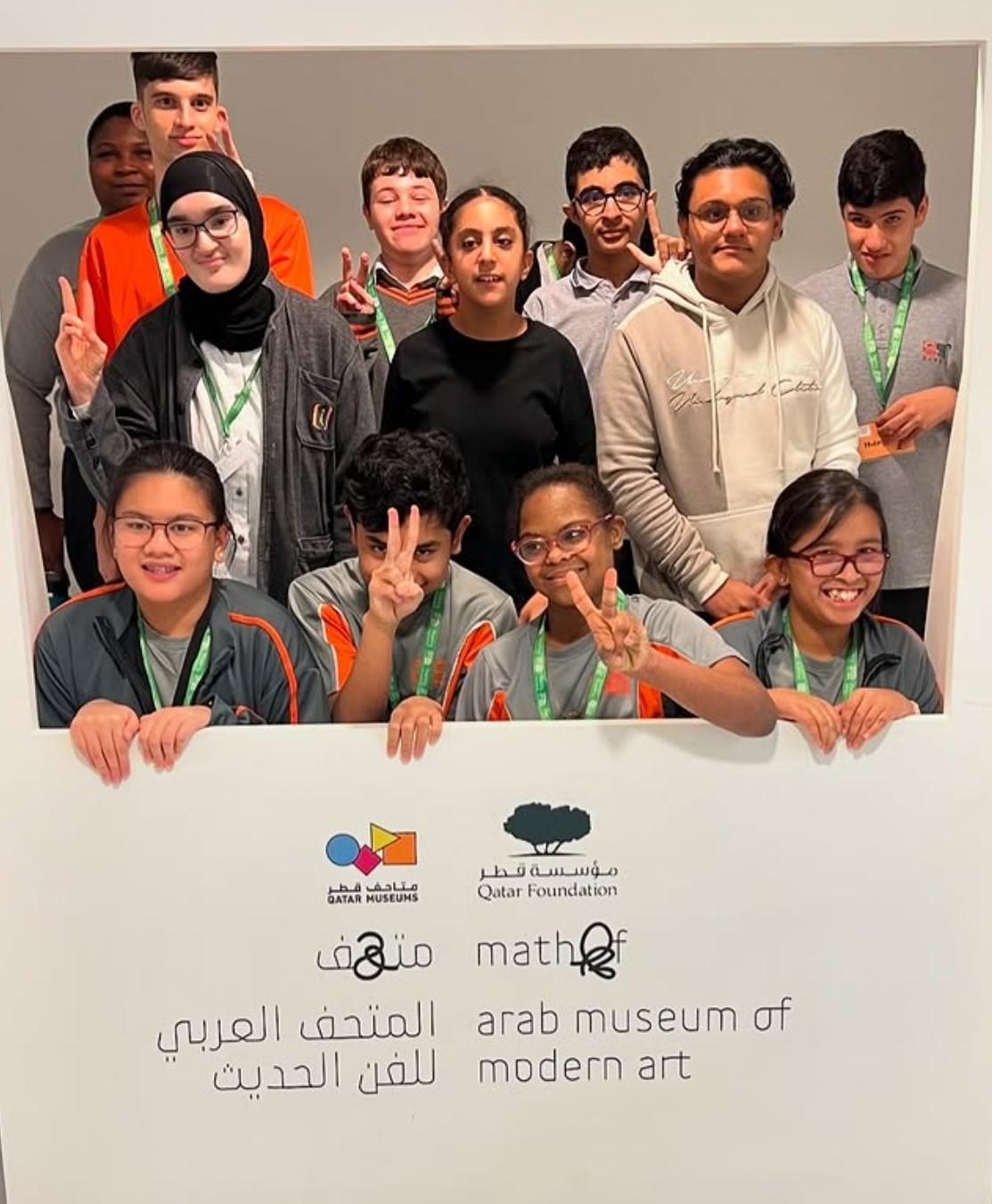 اصدقاء ضمن اطار الصورة